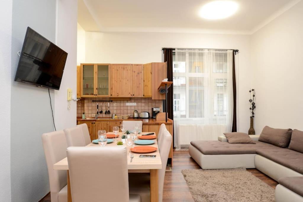 Famous Kiraly Street At Large 3Br 10Ppl @ Central Budapest Eksteriør billede