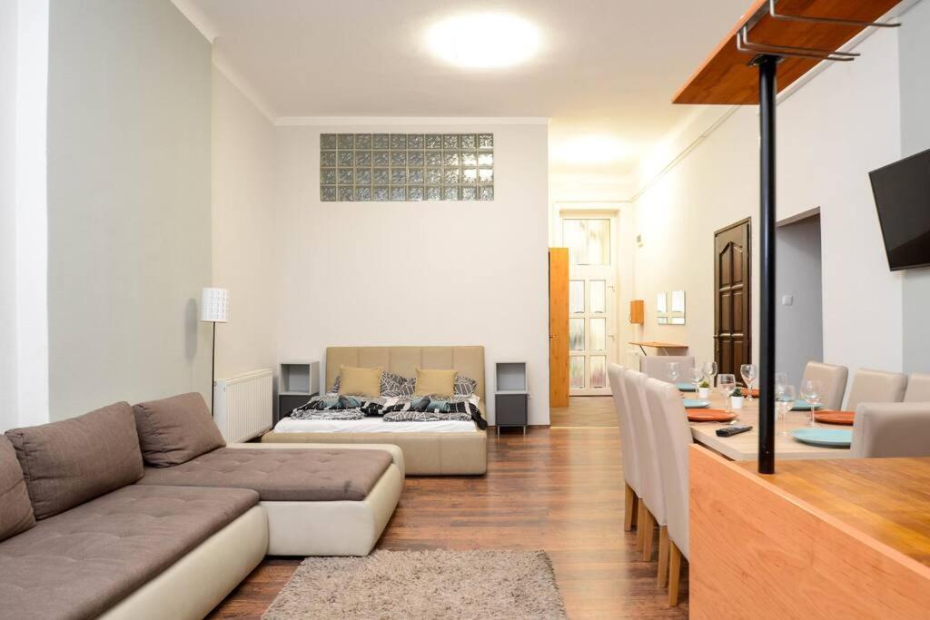 Famous Kiraly Street At Large 3Br 10Ppl @ Central Budapest Eksteriør billede