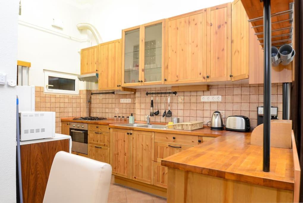 Famous Kiraly Street At Large 3Br 10Ppl @ Central Budapest Eksteriør billede