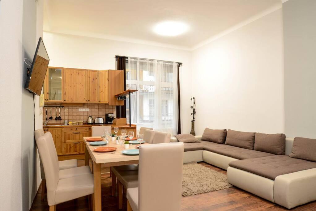 Famous Kiraly Street At Large 3Br 10Ppl @ Central Budapest Eksteriør billede